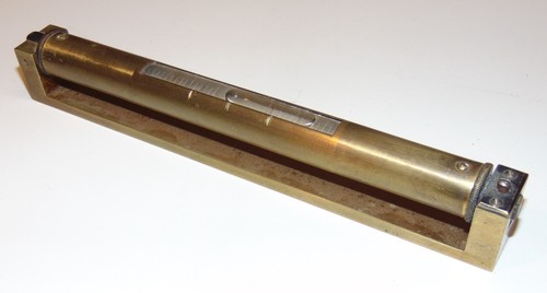 Livello antico ottone con - ottone,