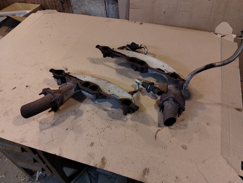 Lt1 exhaust manifold - lt1, pair