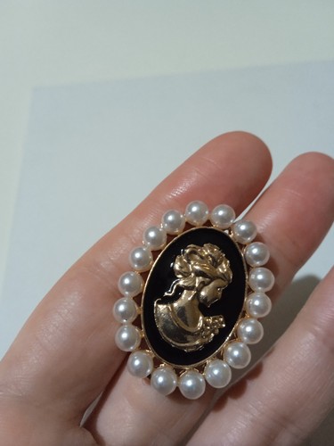 Spilla gioiello colore oro - , e