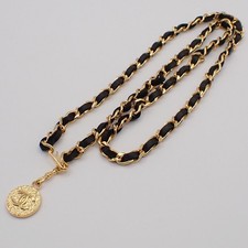 CHANEL CC Logo Medaglione