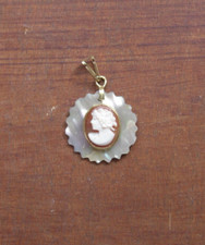 Cameo Mother of Pearl and 18kt