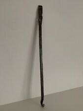 Antico grosso gancio in ferro battuto (per appendere pentolame a travi di legno)