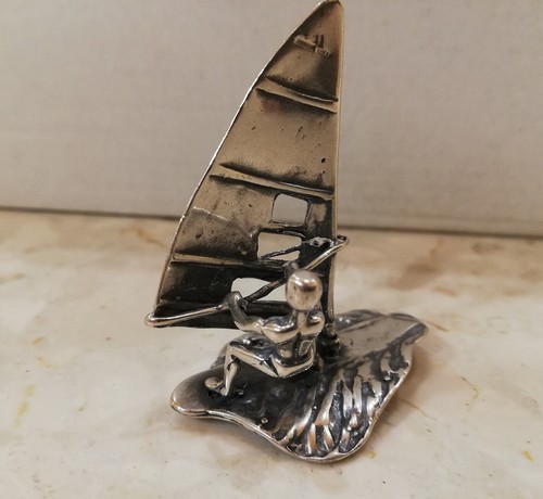 Surf con vela soprammobile - con,