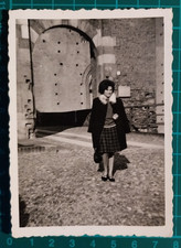 FOTO DONNA CON CAPPOTTO PORTA