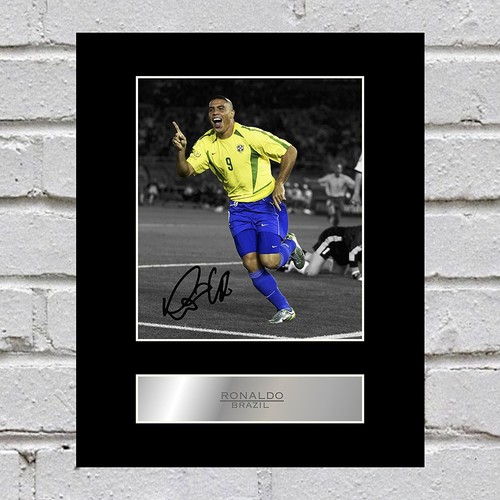 Ronaldo signed mounted photo - ronaldo,