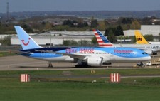 PHOTO  G-TUIA BOEING 787-8