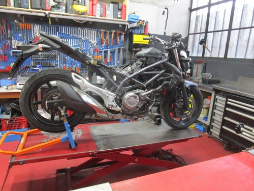 Suzuki sfv 650 gladius comando - sfv,