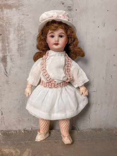 Poupée ancienne porcelaine - en,