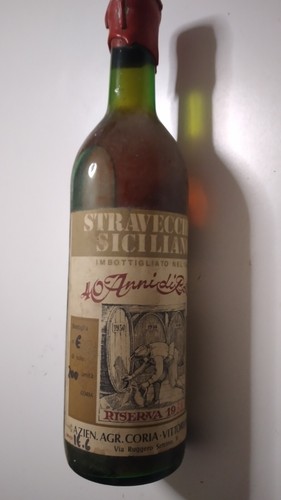 Bottiglia vino stravecchio - di,