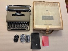 Macchina da scrivere Olivetti