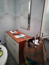 Comò a 3 cassetti, specchio e