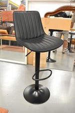 Sgabello In Ecopelle Nera Con