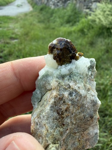 Vesuvianite con calcite - vesuvianite,