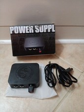 Alimentatore per tatuaggi