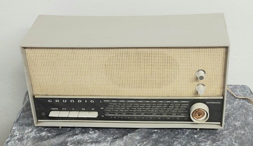 Vecchia radio valvole - a,