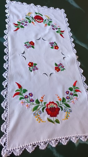 Centro tavolo con ricamo - tavolo, a