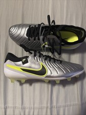 Men’s 8.5 Nike Tiempo Legend