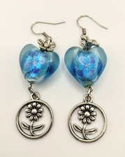 ORECCHINI LUNGHI "CUORE BLU", CUORICINI DI VETRO CON FIORE A DECOUPAGE BOHO CHIC