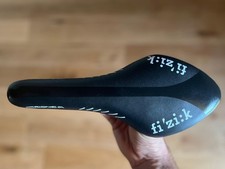 Sella Fizik Arione bici da corsa - comoda, 126 mm, 220 g, binari lega leggera
