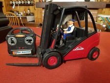 Muletto - carrello elevatore della Linde filoguidato