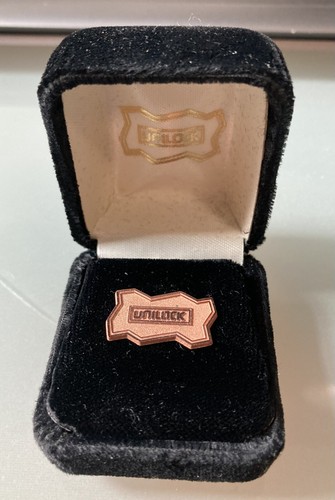 Spilla logo servizio