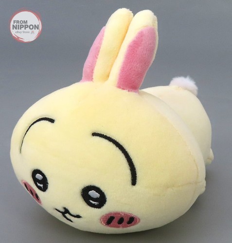 Peluche sdraiato con coniglio