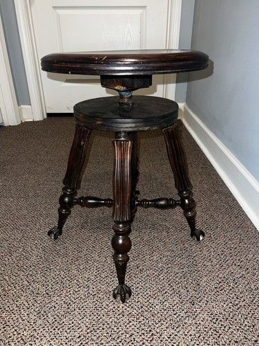 Antico sgabello pianoforte