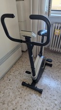 cyclette per allenamento domestico con display e diversi livelli