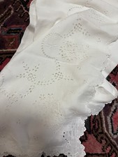 TOVAGLIA IN LINO RICAMATA A MANO