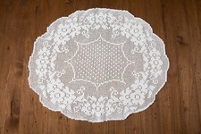 Centrino centrotavola eseguito a uncinetto a mano 46x38cm