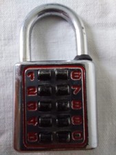 Lucchetto vecchio a tastiera anni '60