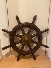 Antico volante in legno per