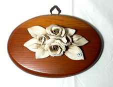 Rose porcellana biscuit  Capodimonte Dimensioni cm 17x11