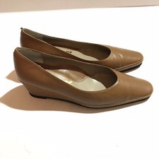 Scarpe da donna con tacco zeppa usate in pelle beige a punta  Charly Fox