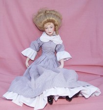 Bambola vintage letto bisque