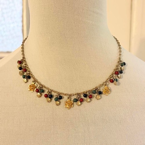 Collana con ciondolo perline