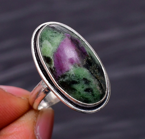 Pietra preziosa zoisite