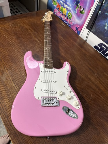 Squier fender bullet strat - bullet,