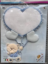 FIOCCO NASCITA COCCARDA FUORI PORTA RICAMARE PUNTO CROCE PALLONCINI CUORI AZZURR