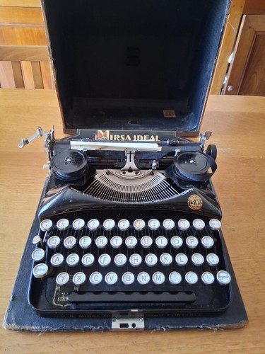 Antica macchina scrivere - da,