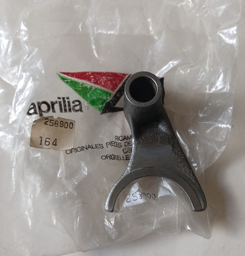 Forchetta cambio orig - orig., aprilia