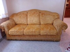 Divano Letto 3 Posti Più Divano 2 Posti Usato In Buone Condizioni, Colore Oro