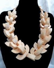 ANTICA BELLISSIMA COLLANA ETNICA TRIBALE IN OSSO, EPOCA METÀ XX SECOLO.