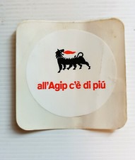 ADESIVO AGIP ALL'AGIP C'E' DI PIU  STICKER AUTOCOLLANT VINTAGE CARBURANTI RARO