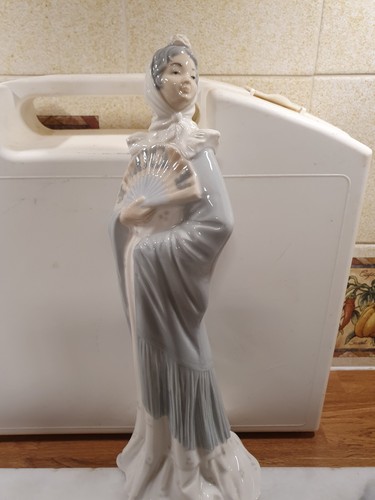 Rara statuina dama lladro nao - rara,