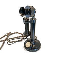 Antico telefono vintage a