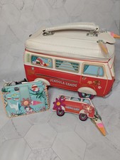 Borsa, ciondolo e borsetta
