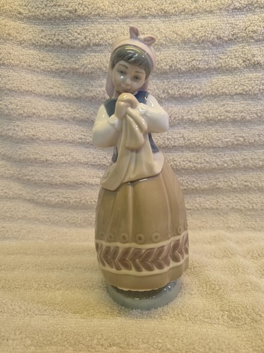 Lladro figurine blushful girl - lladro,