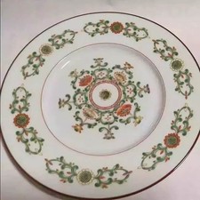 Nuovo e mai usato. Piatto