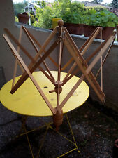 Arcolaio, attrezzo di legno per formare o dipanare una matassa di lana o cotone 